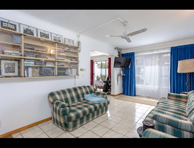 3 BEDROOM TOWNHOUSE FOR SALE IN PLUMSTEAD